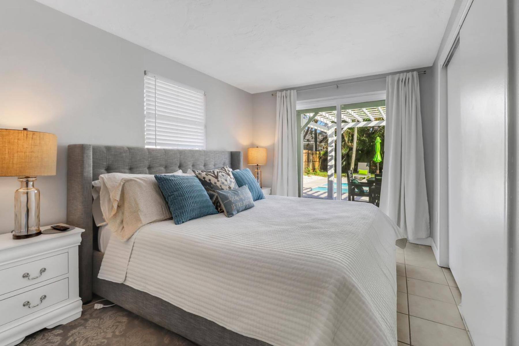 Little Beach House W/ Pool&Spa - 5 Minutes To Vanderbilt Beach Naples Exterior photo