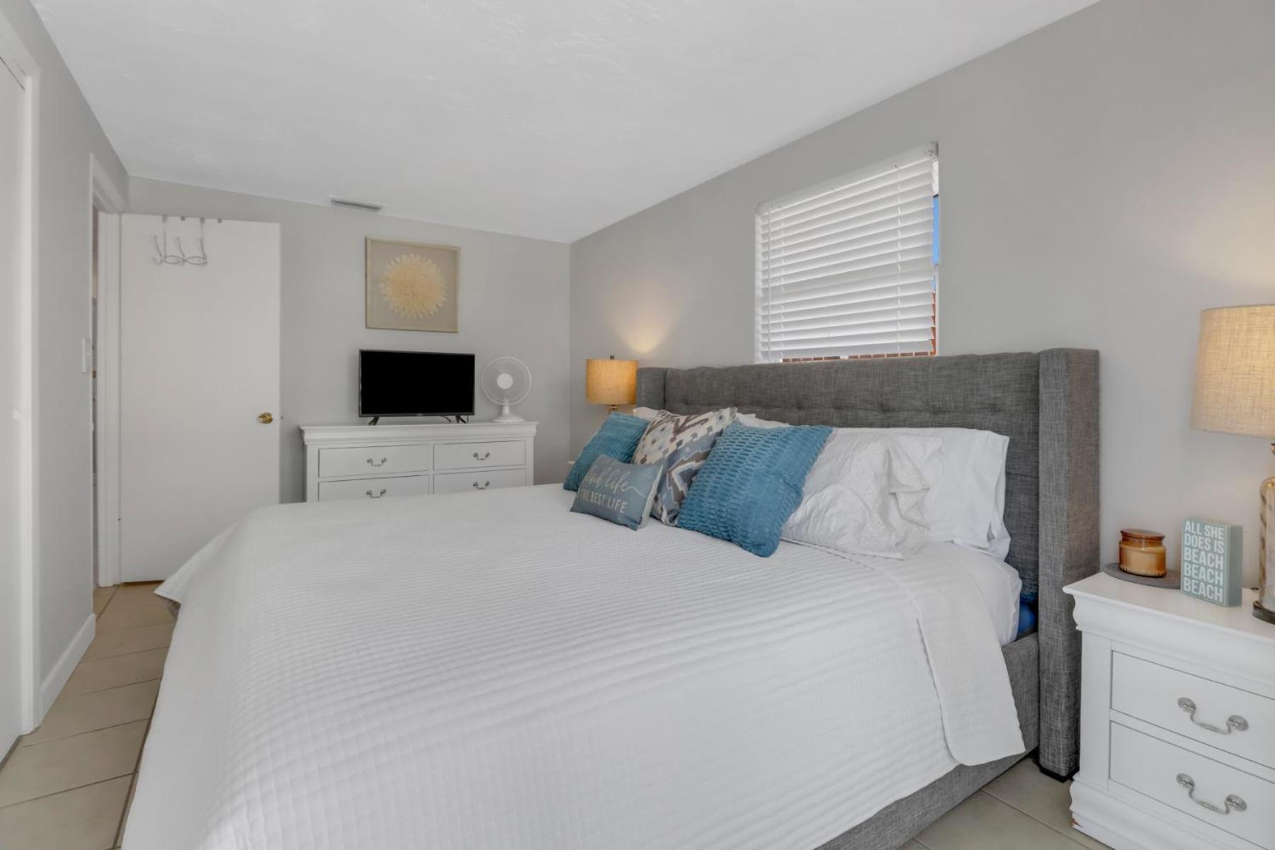 Little Beach House W/ Pool&Spa - 5 Minutes To Vanderbilt Beach Naples Exterior photo